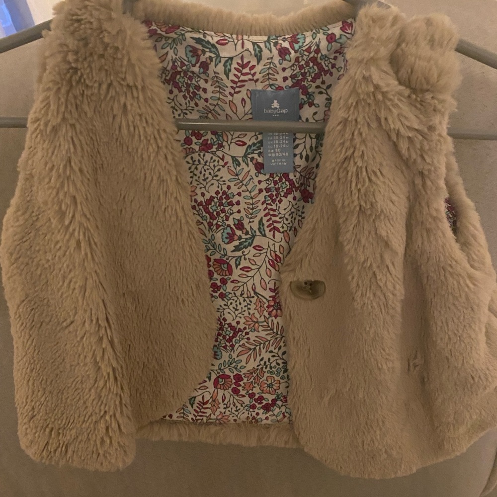 Baby gap faux fur vest